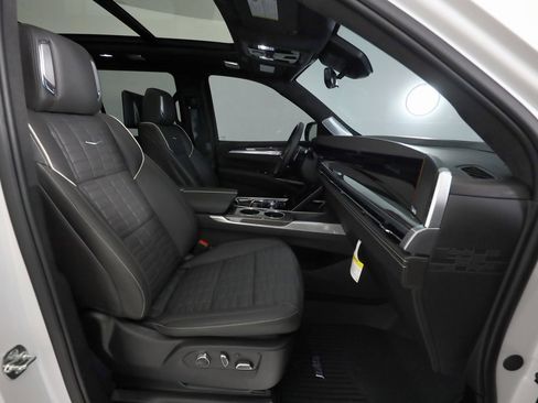 Used 2025 Cadillac Escalade V w/ LPO, ONYX Package image 14