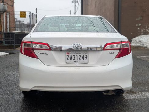 Used 2014 Toyota Camry XLE w/ Leather Package image 2