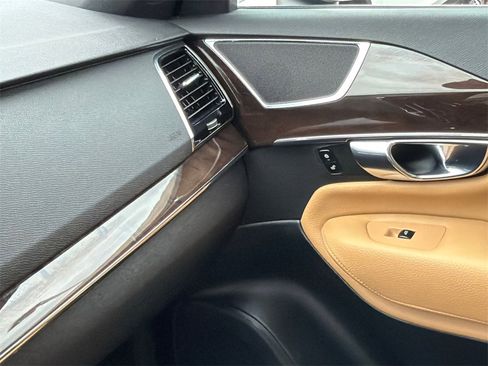 Used 2016 Volvo XC90 T6 Momentum image 36
