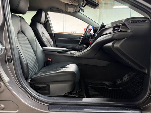 Used 2021 Toyota Camry SE image 38