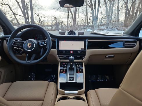 New 2026 Porsche Macan image 9