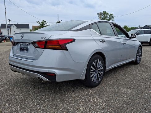 Certified 2023 Nissan Altima 2.5 SV w/ SV Premium Package FWD image 3