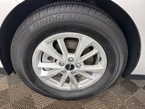 Used 2023 Kia Carnival LX image 34