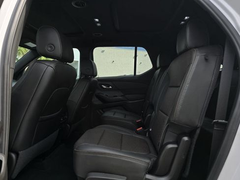 Used 2023 Chevrolet Traverse High Country FWD image 19