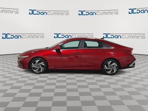 Used 2025 Hyundai Elantra SEL FWD image 5