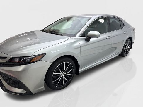 Used 2024 Toyota Camry SE FWD image 11