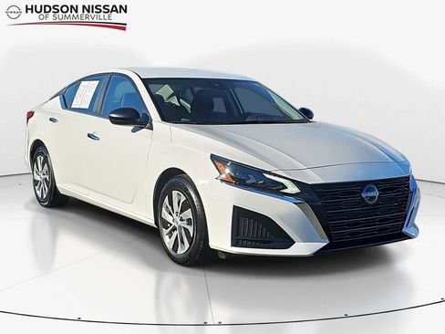 Used 2025 Nissan Altima 2.5 S image 1