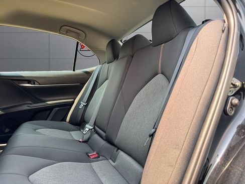 Used 2019 Toyota Camry LE FWD image 18