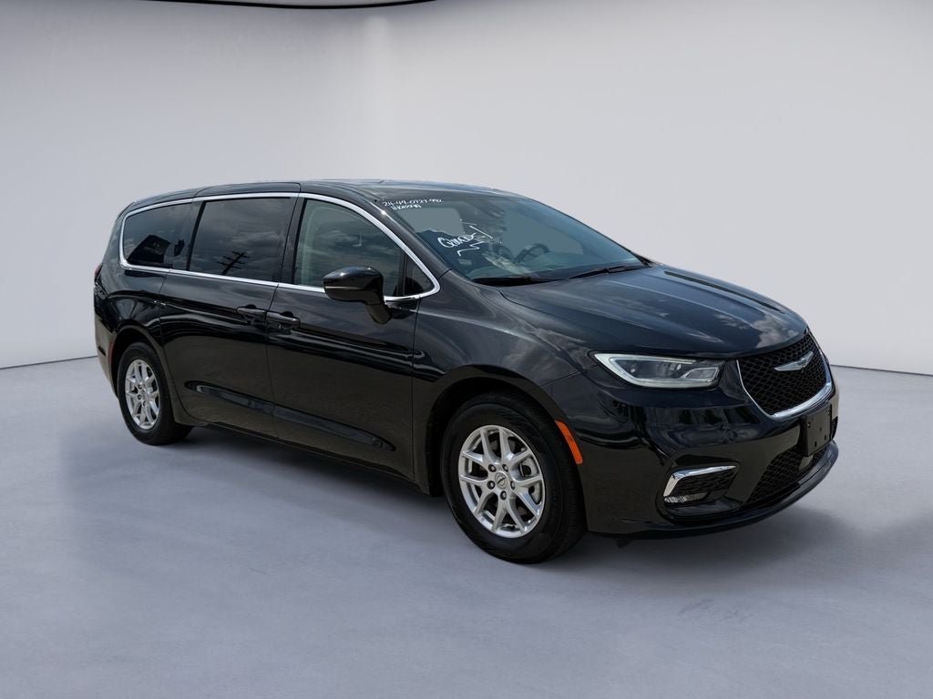 Used 2024 Chrysler Pacifica Touring-L FWD image 7