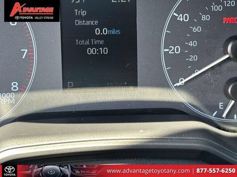 Used 2024 Toyota Corolla Cross AWD Hybrid w/ Moonroof Package image 29
