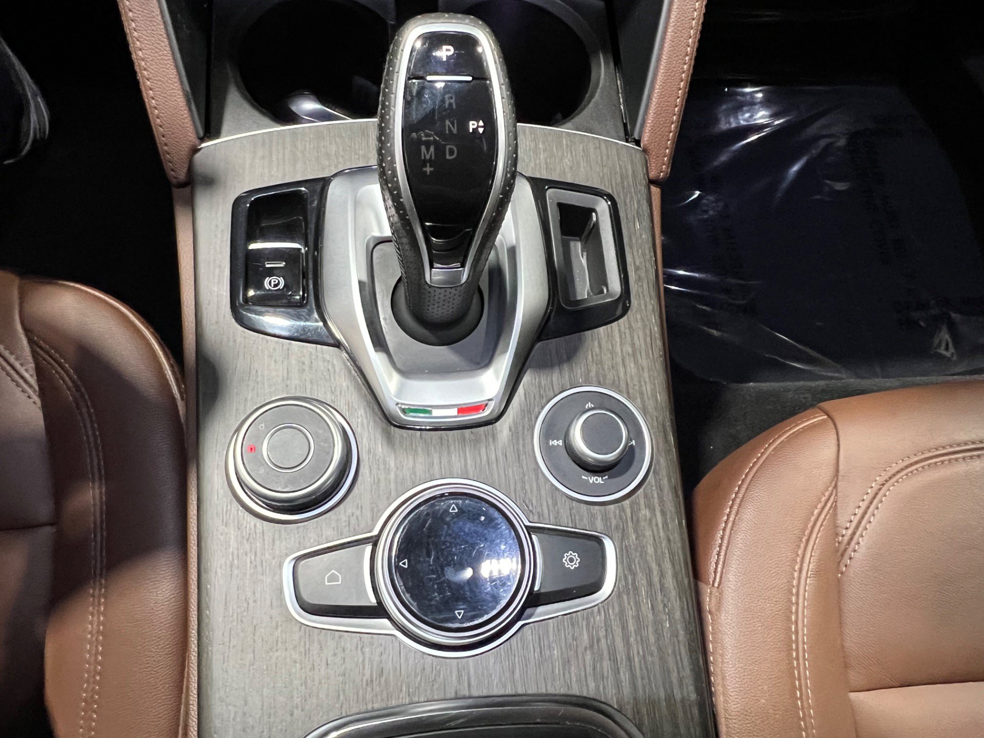Used 2021 Alfa Romeo Stelvio Ti w/ Premium Package AWD/4WD image 43