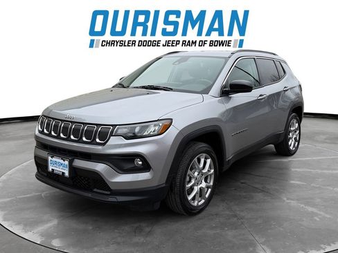 Used 2022 Jeep Compass Latitude image 2