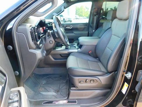 Used 2023 Chevrolet Silverado 1500 ZR2 w/ Technology Package image 16