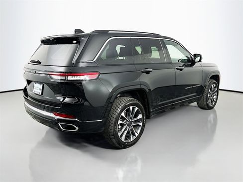 Used 2022 Jeep Grand Cherokee Overland w/ Luxury Tech Group IV image 7