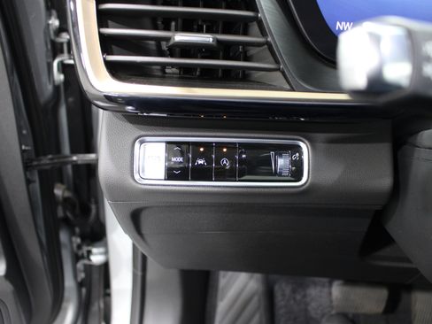 Used 2025 Buick Envision Avenir AWD/4WD image 10