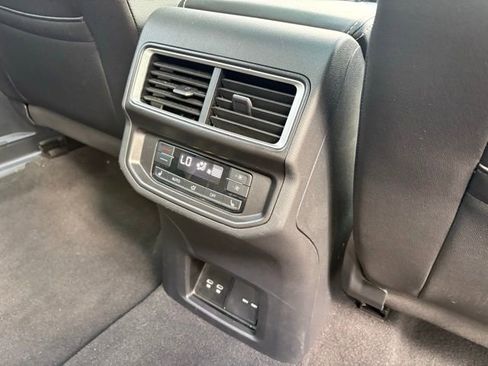 Used 2025 Volkswagen Atlas SEL AWD/4WD image 33