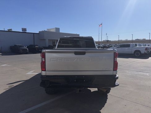 Used 2022 Chevrolet Silverado 2500 Custom w/ Custom Convenience Package image 5