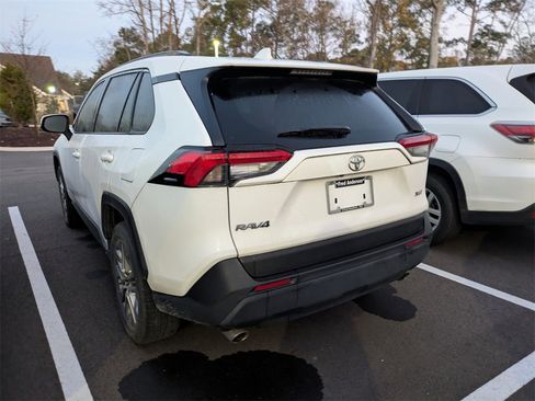 Used 2019 Toyota RAV4 XLE Premium w/ Cold Weather Package image 5