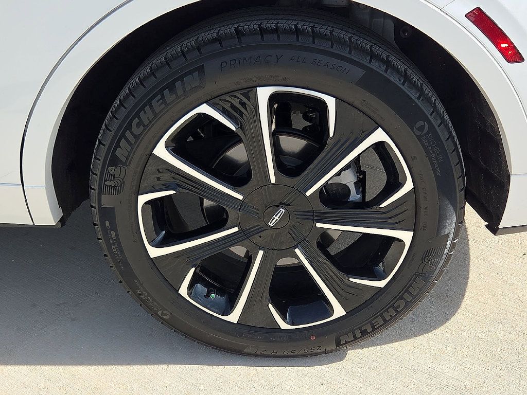 Used 2024 Lincoln Nautilus Reserve AWD/4WD image 11
