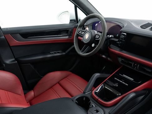 Used 2026 Porsche Cayenne GTS AWD/4WD image 29