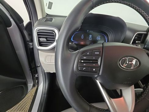 Used 2025 Hyundai Venue SEL image 27