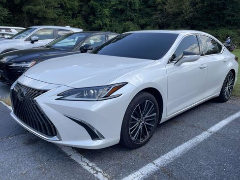 Used 2024 Lexus ES 350 w/ Premium Package FWD image 5