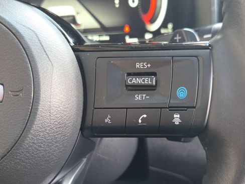 Used 2024 Nissan Rogue SL AWD/4WD image 9