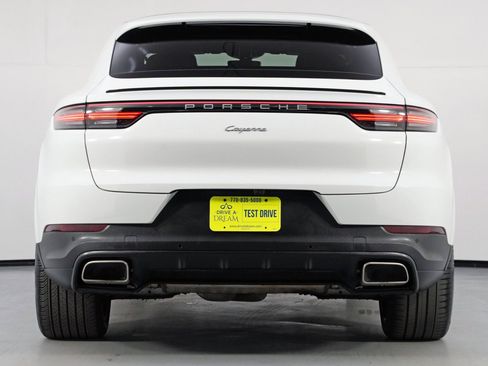 Used 2022 Porsche Cayenne Coupe w/ Premium Package image 11