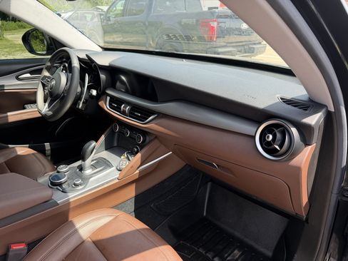 Used 2018 Alfa Romeo Stelvio Sport w/ Quick Order Package 22J Sport AWD/4WD image 19