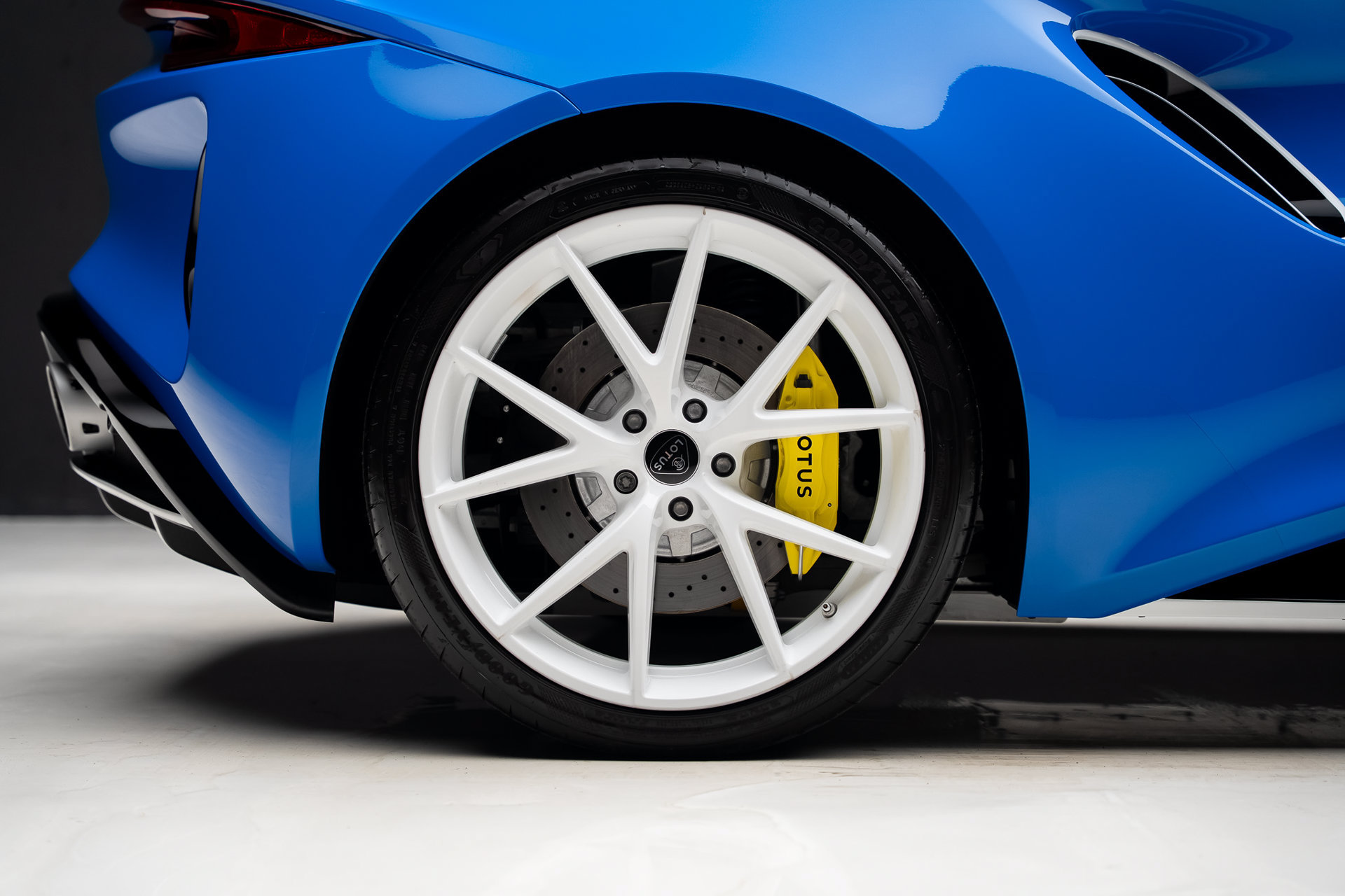 Used 2025 Lotus Emira RWD image 36