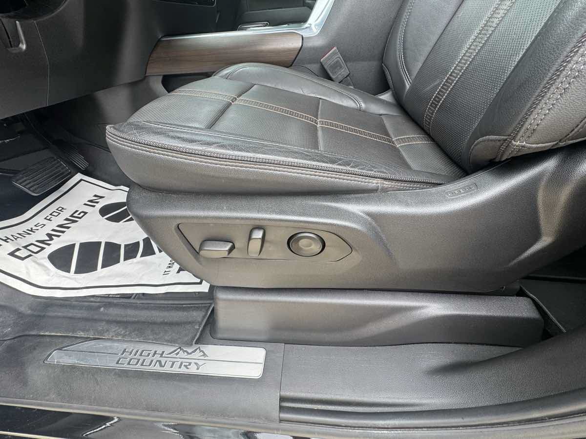 Used 2024 Chevrolet Silverado 2500 High Country w/ Midnight Edition AWD/4WD image 12