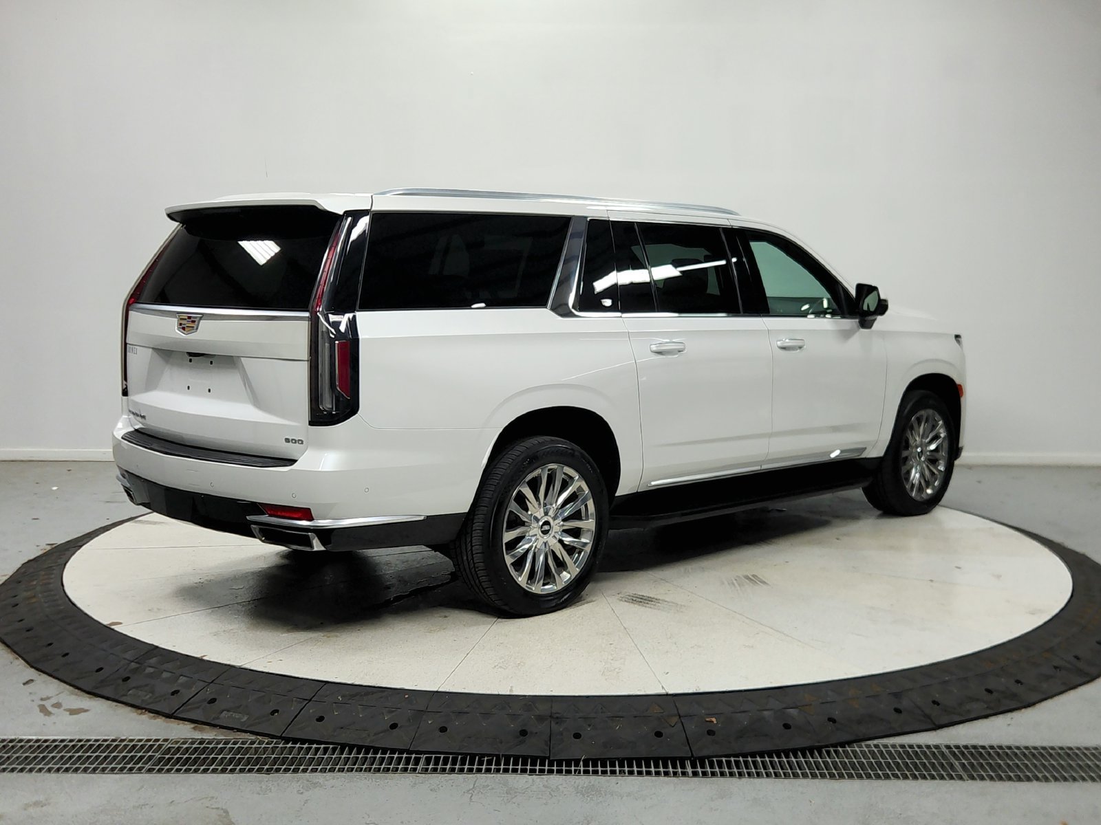 Used 2021 Cadillac Escalade ESV Premium Luxury AWD/4WD image 8