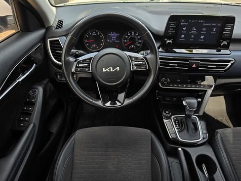 Used 2023 Kia Seltos S FWD image 12