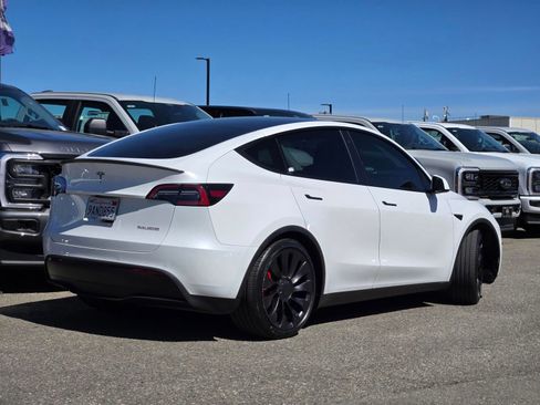 Used 2022 Tesla Model Y Performance image 4