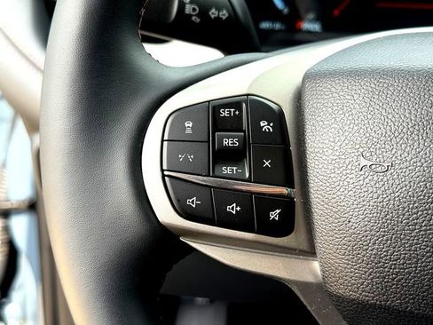 Used 2025 Ford Explorer Active RWD image 13