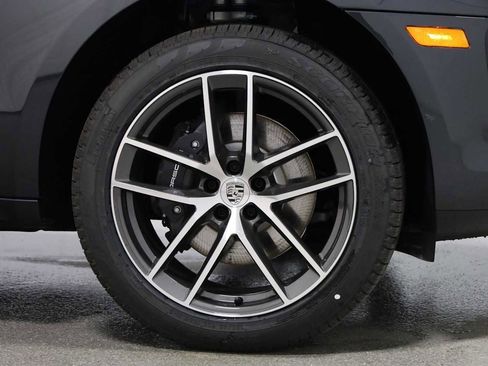 New 2026 Porsche Macan AWD/4WD image 11