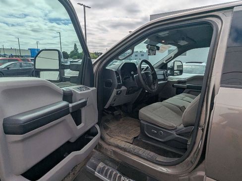 Used 2019 Ford F250 XLT w/ XLT Premium Package AWD/4WD image 14