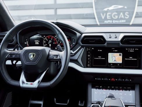 Used 2025 Lamborghini Urus SE image 52