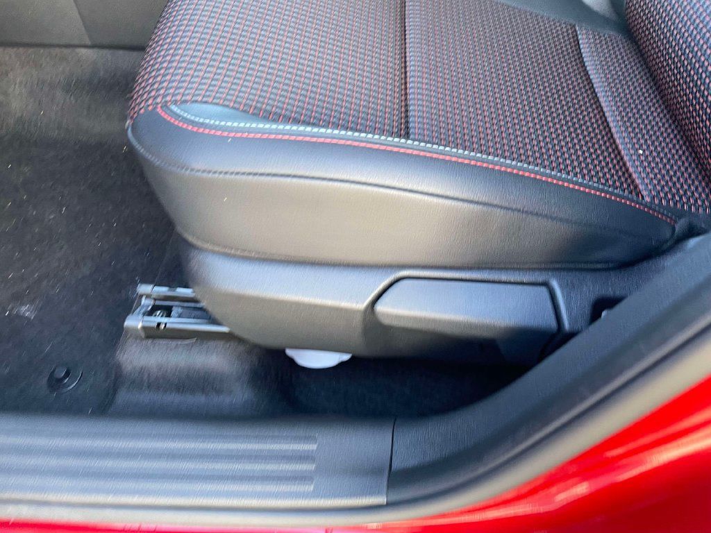 Used 2025 Nissan Kicks SR FWD image 19