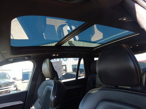 Used 2016 Volvo XC90 T6 R-Design w/ Vision Package image 12