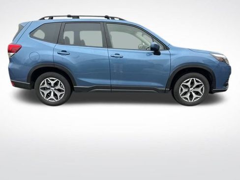 Used 2023 Subaru Forester Premium image 2