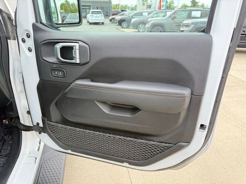 Used 2023 Jeep Gladiator Overland AWD/4WD image 28