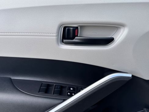 Certified 2024 Toyota Corolla Cross L image 12