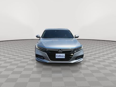 Used 2018 Honda Accord Touring image 3