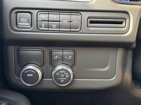 Used 2022 GMC Yukon SLT w/ SLT Premium Package image 23