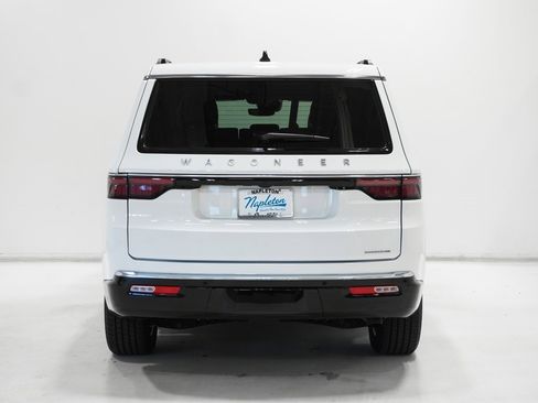 Used 2024 Jeep Wagoneer Series III w/ Flexible Seating Group image 6