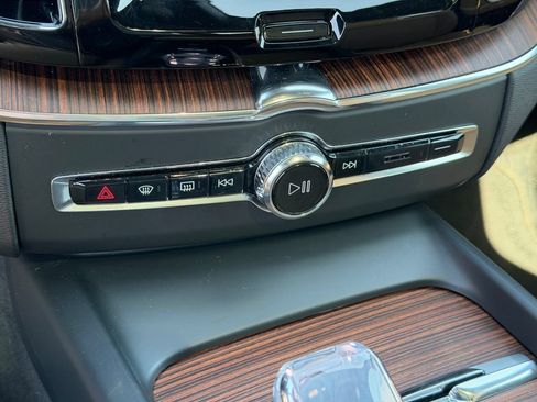Certified 2023 Volvo XC60 B5 Ultimate w/ Climate Package AWD/4WD image 34