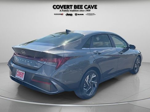 Used 2024 Hyundai Elantra Limited image 9