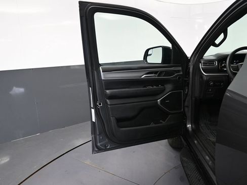Used 2024 Jeep Wagoneer Series II AWD/4WD image 26