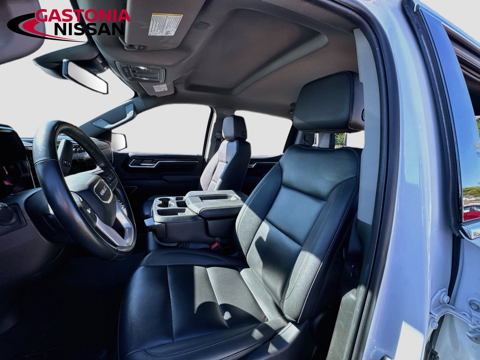 Used 2025 GMC Sierra 1500 SLT AWD/4WD image 27